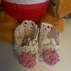 Crochet Baby Booties with Pink Flower